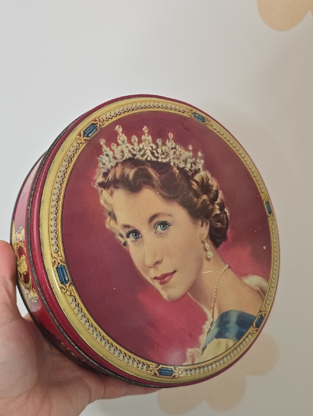 Vintage 1953 Queen Elizabeth II Coronation Biscuit Tin – Vintage Royal Souvenir